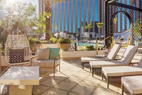 The_Venetian_Cabana_with_Plunge_Pool_courtyard.0 The_Venetian_Cabana_with_Plunge_Pool_courtyard.0